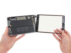 Der Akku des iPad Mini Retina liefert 24,3 Wh (Bild: iFixit).