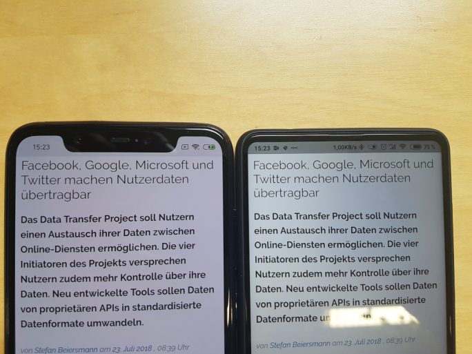   Mi 8 with notch display (left) and Mi MIX 2S (Image: ZDNet.de) 