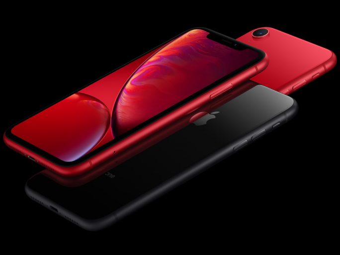 iPhone XR in Rot (Bild: Apple)